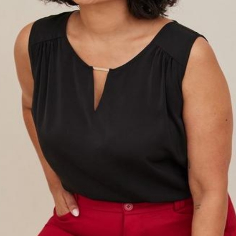 Torrid NWT Studio Metal Keyhole Tank
